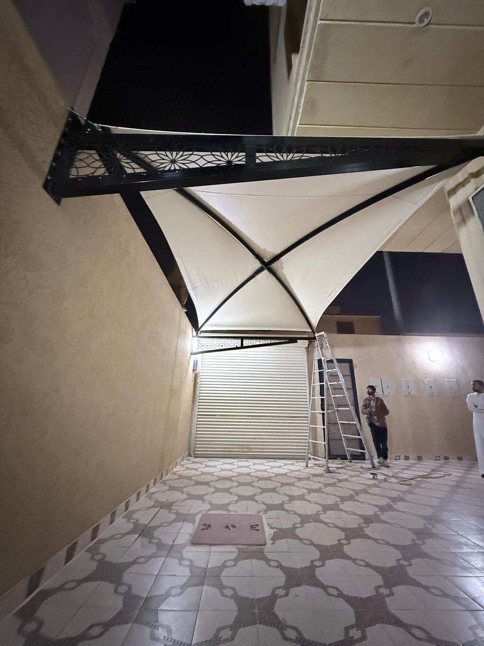 مظلات السيارات